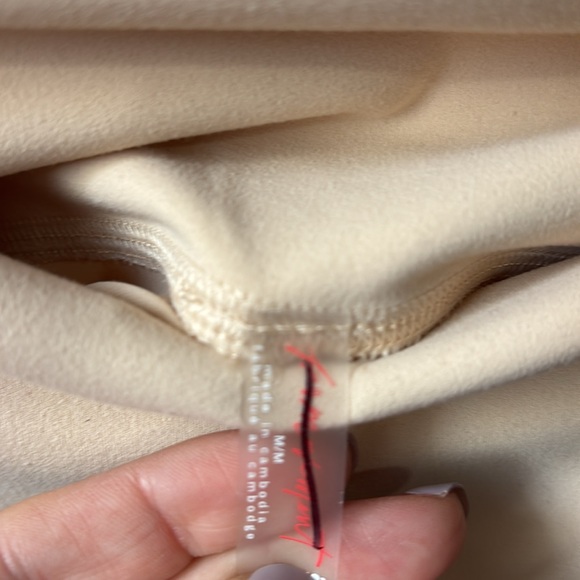 Women's Cream Shorts NWT - Picture 3 of 5